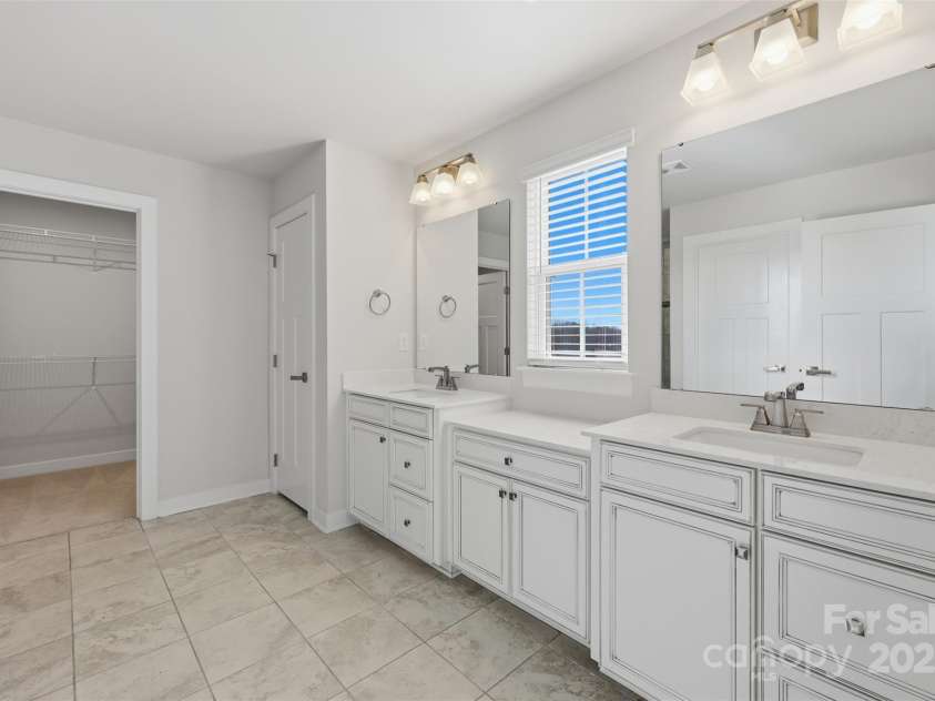 4711 Green Mountain Drive, Charlotte, NC 28215.  MLS# CAR4327501, YatesRealty ID 4039. 