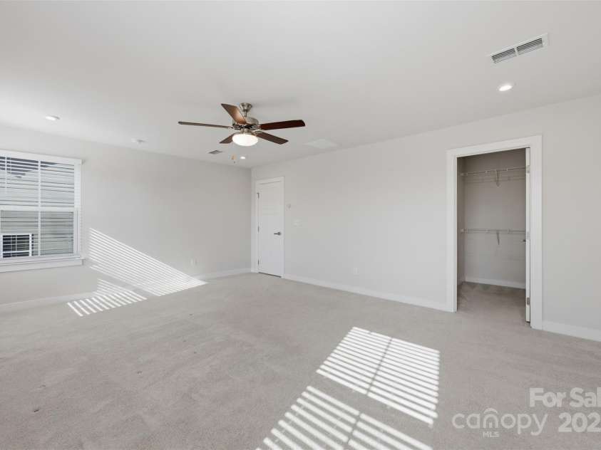 4711 Green Mountain Drive, Charlotte, NC 28215.  MLS# CAR4327501, YatesRealty ID 4039. 