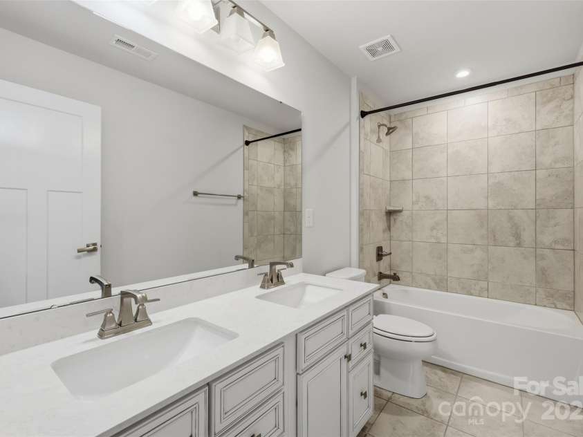 4711 Green Mountain Drive, Charlotte, NC 28215.  MLS# CAR4327501, YatesRealty ID 4039. 