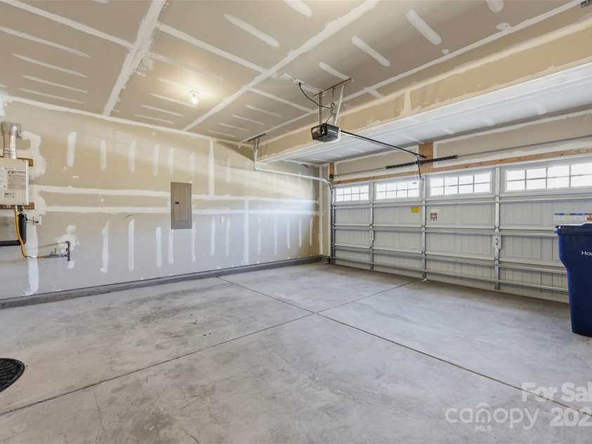 4711 Green Mountain Drive, Charlotte, NC 28215.  MLS# CAR4327501, YatesRealty ID 4039. 