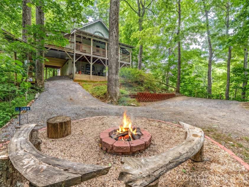 520 Patricia Road, Black Mountain, NC 28711.  MLS# CAR4389417, YatesRealty ID 40391. Fire Pit