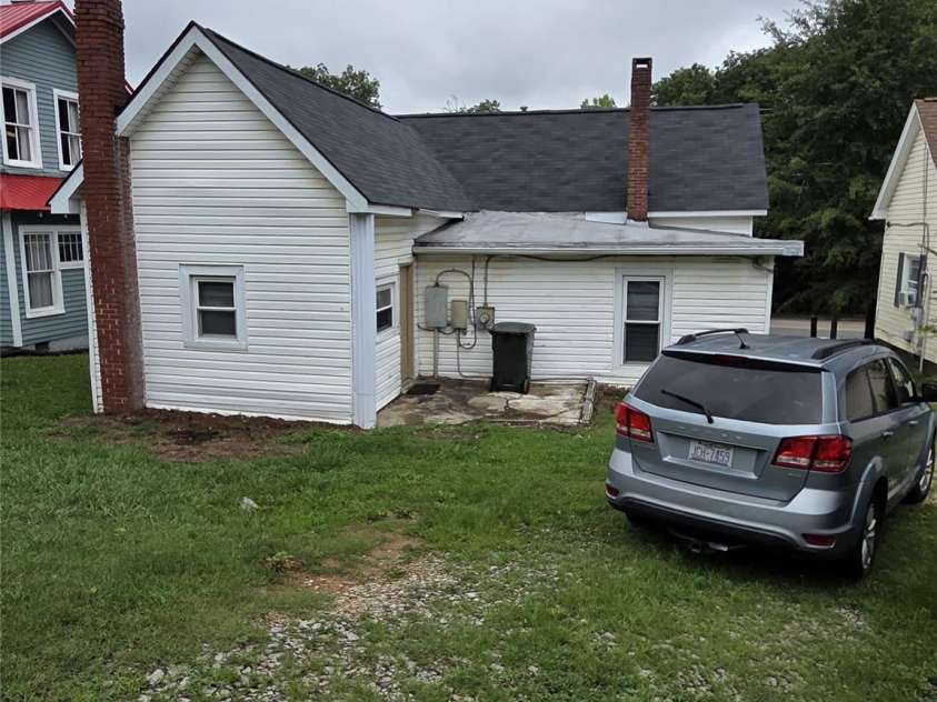 421 N Salisbury Avenue, Spencer, NC 28159.  MLS# CAR4408763, YatesRealty ID 40392. 