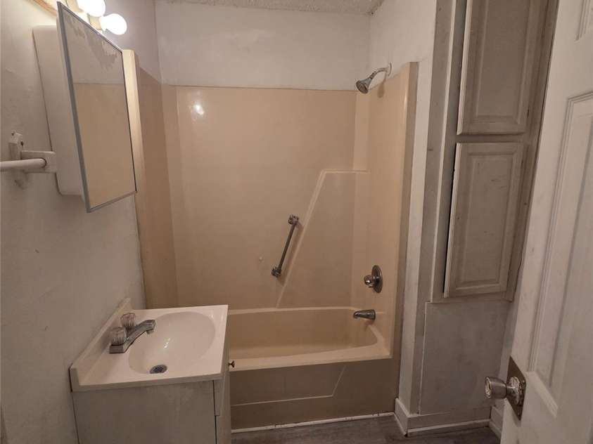 421 N Salisbury Avenue, Spencer, NC 28159.  MLS# CAR4408763, YatesRealty ID 40392. 