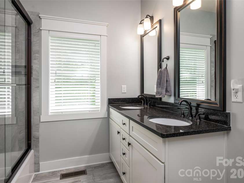 8 Sugarland Ridge Road, Fairview, NC 28730.  MLS# CAR4396136, YatesRealty ID 40393. 