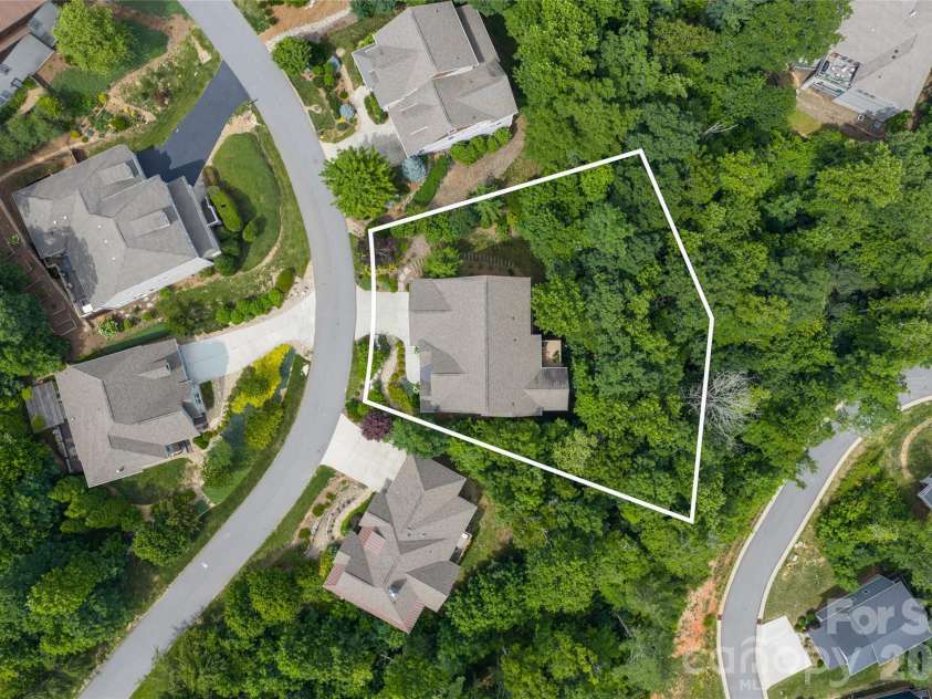8 Sugarland Ridge Road, Fairview, NC 28730.  MLS# CAR4396136, YatesRealty ID 40393. 