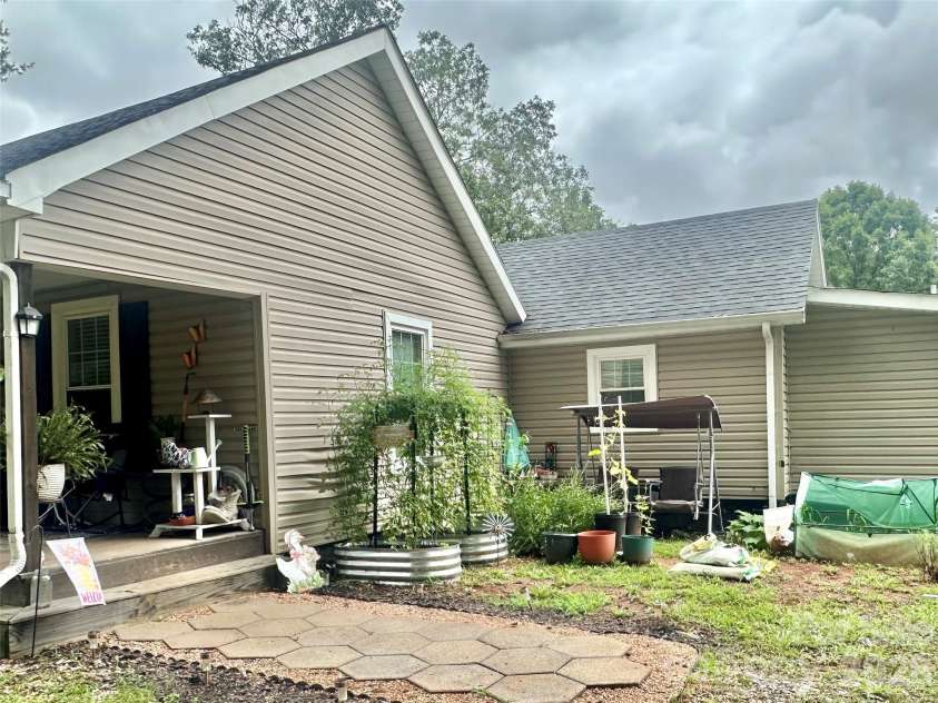 393 Mountain View Drive, Morganton, NC 28655.  MLS# CAR4408031, YatesRealty ID 40396. 