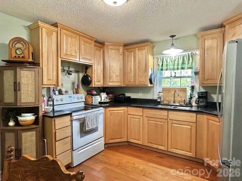 393 Mountain View Drive, Morganton, NC 28655.  MLS# CAR4408031, YatesRealty ID 40396. 
