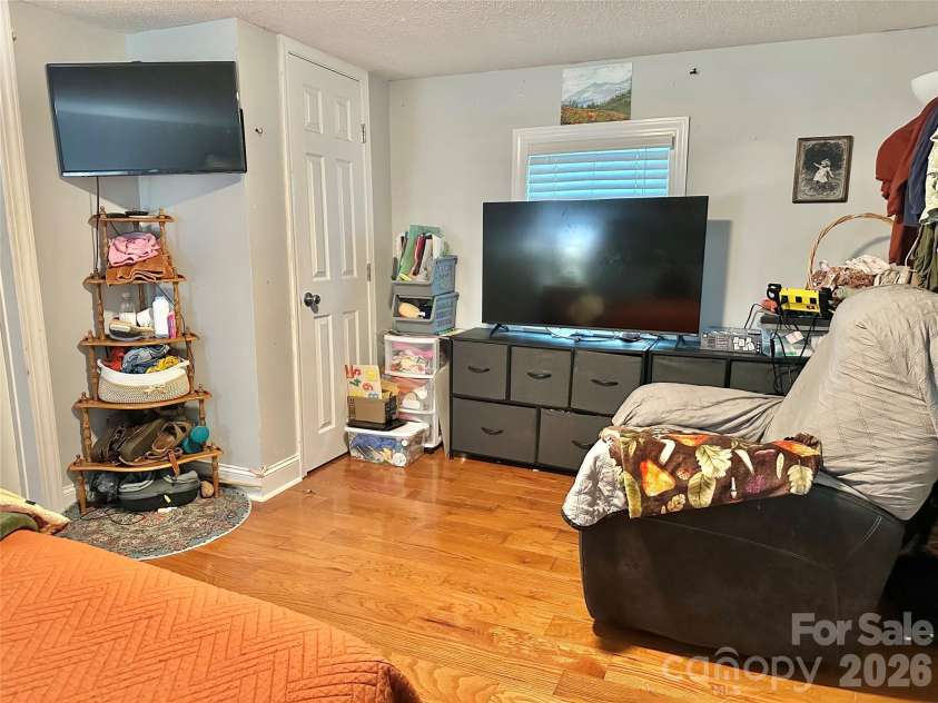 393 Mountain View Drive, Morganton, NC 28655.  MLS# CAR4408031, YatesRealty ID 40396. 