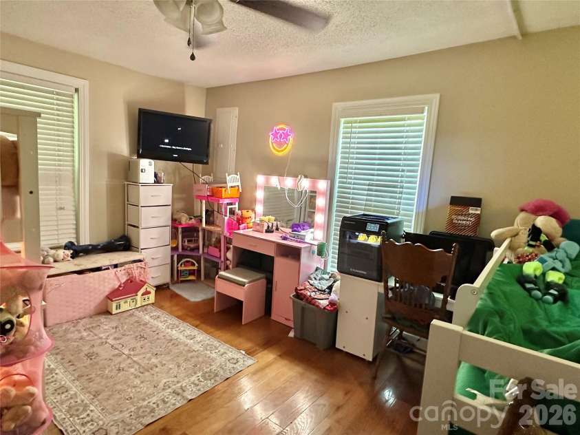 393 Mountain View Drive, Morganton, NC 28655.  MLS# CAR4408031, YatesRealty ID 40396. 