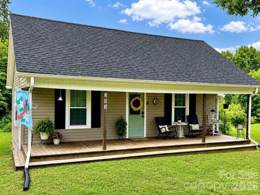 393 Mountain View Drive, Morganton, NC 28655.  MLS# CAR4408031, YatesRealty ID 40396. 