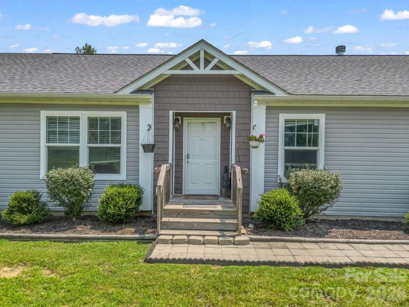 213 Big Oak Road, Hendersonville, NC 28792.  MLS# CAR4379139, YatesRealty ID 40398. 