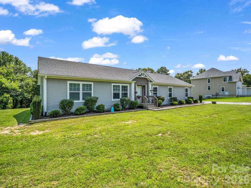 213 Big Oak Road, Hendersonville, NC 28792.  MLS# CAR4379139, YatesRealty ID 40398. 