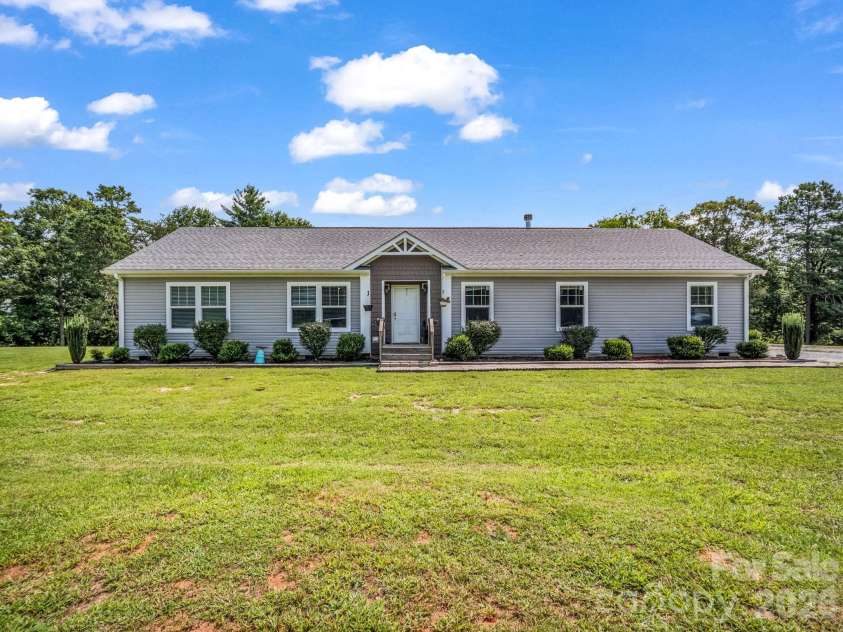 213 Big Oak Road, Hendersonville, NC 28792.  MLS# CAR4379139, YatesRealty ID 40398. 