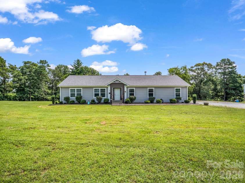213 Big Oak Road, Hendersonville, NC 28792.  MLS# CAR4379139, YatesRealty ID 40398. 