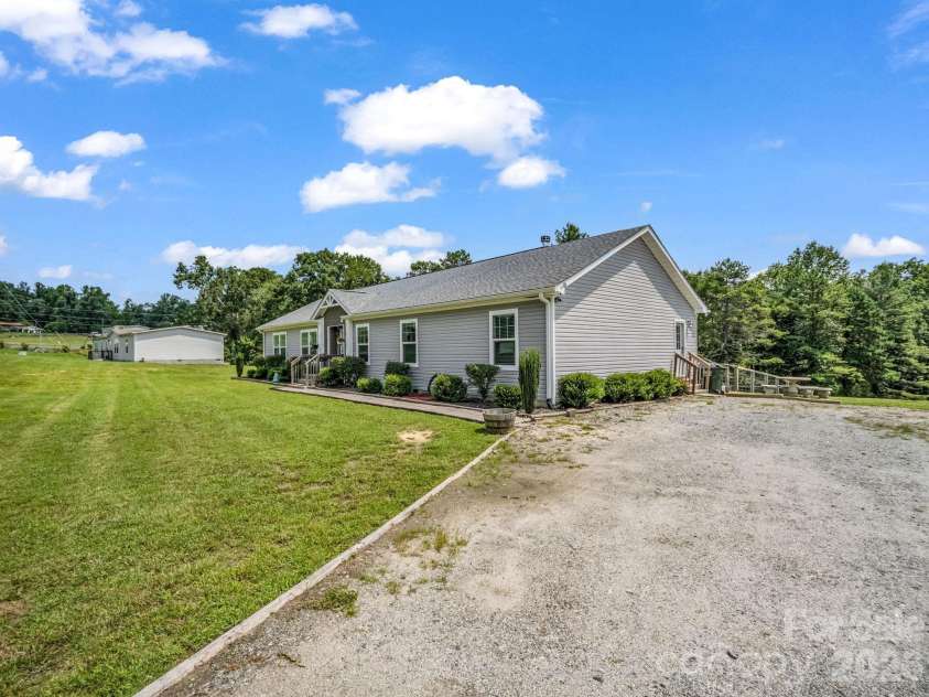 213 Big Oak Road, Hendersonville, NC 28792.  MLS# CAR4379139, YatesRealty ID 40398. 