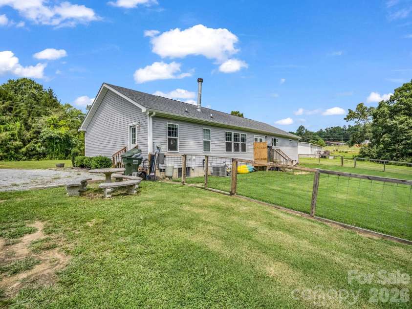 213 Big Oak Road, Hendersonville, NC 28792.  MLS# CAR4379139, YatesRealty ID 40398. 
