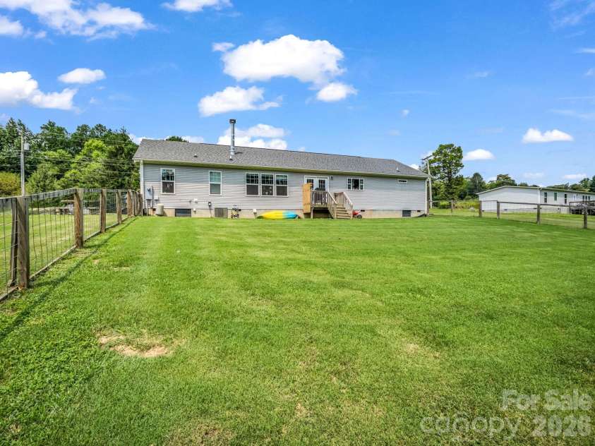 213 Big Oak Road, Hendersonville, NC 28792.  MLS# CAR4379139, YatesRealty ID 40398. 