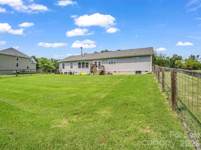 213 Big Oak Road, Hendersonville, NC 28792.  MLS# CAR4379139, YatesRealty ID 40398. 