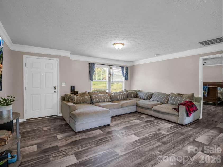 213 Big Oak Road, Hendersonville, NC 28792.  MLS# CAR4379139, YatesRealty ID 40398. 