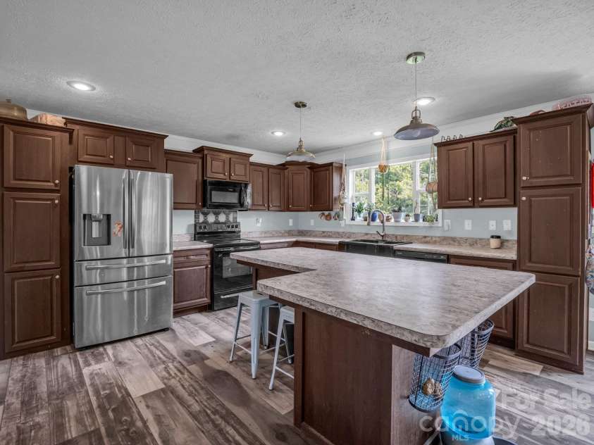 213 Big Oak Road, Hendersonville, NC 28792.  MLS# CAR4379139, YatesRealty ID 40398. 