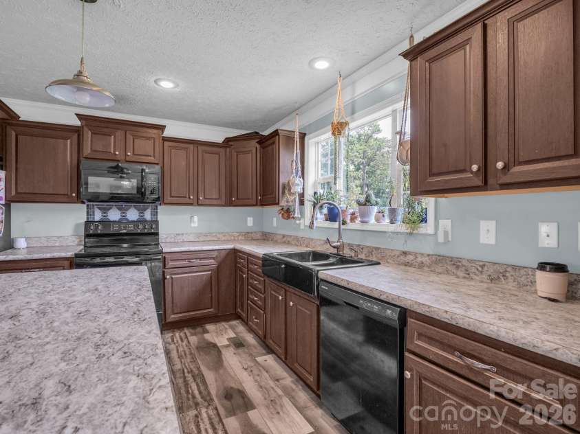 213 Big Oak Road, Hendersonville, NC 28792.  MLS# CAR4379139, YatesRealty ID 40398. 