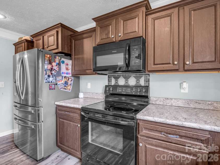 213 Big Oak Road, Hendersonville, NC 28792.  MLS# CAR4379139, YatesRealty ID 40398. 