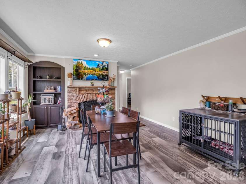 213 Big Oak Road, Hendersonville, NC 28792.  MLS# CAR4379139, YatesRealty ID 40398. 