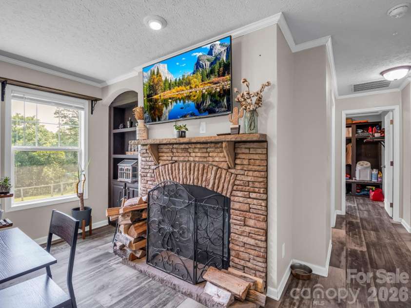 213 Big Oak Road, Hendersonville, NC 28792.  MLS# CAR4379139, YatesRealty ID 40398. 