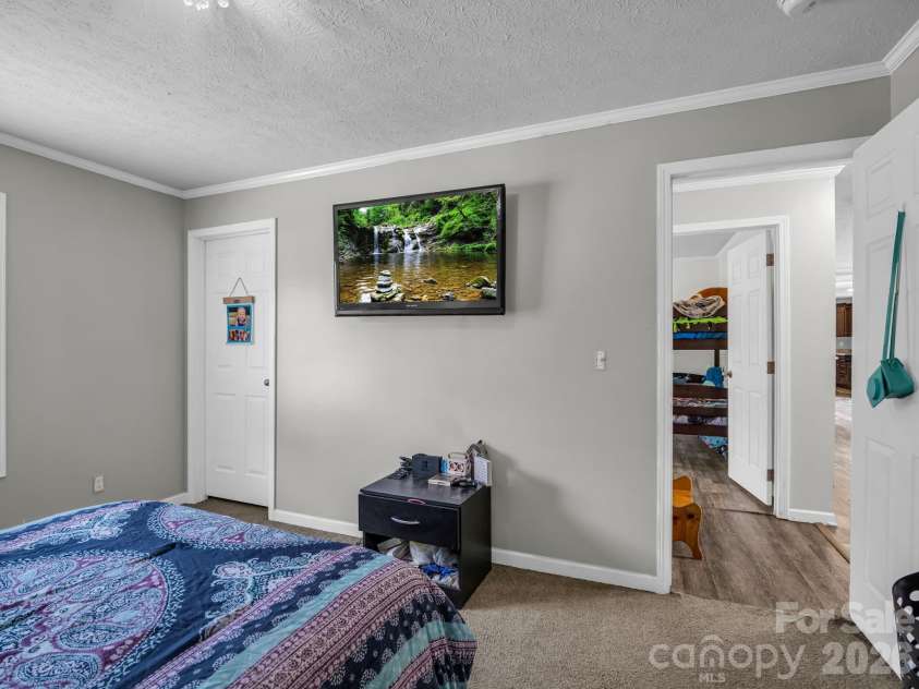 213 Big Oak Road, Hendersonville, NC 28792.  MLS# CAR4379139, YatesRealty ID 40398. 