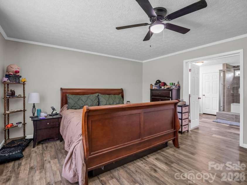 213 Big Oak Road, Hendersonville, NC 28792.  MLS# CAR4379139, YatesRealty ID 40398. 
