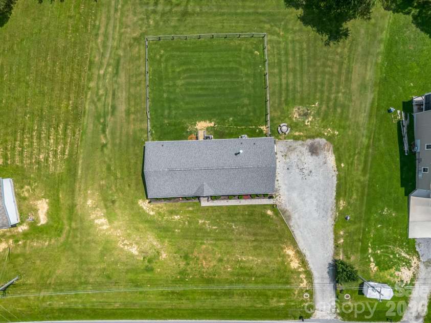 213 Big Oak Road, Hendersonville, NC 28792.  MLS# CAR4379139, YatesRealty ID 40398. 