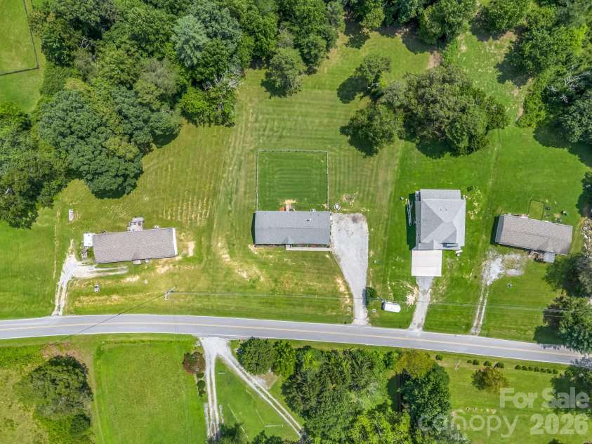 213 Big Oak Road, Hendersonville, NC 28792.  MLS# CAR4379139, YatesRealty ID 40398. 