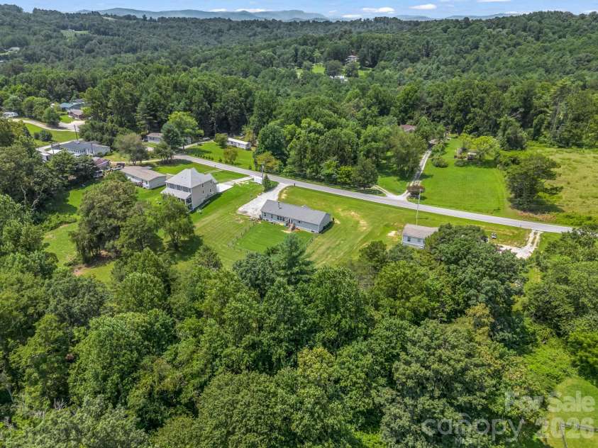 213 Big Oak Road, Hendersonville, NC 28792.  MLS# CAR4379139, YatesRealty ID 40398. 
