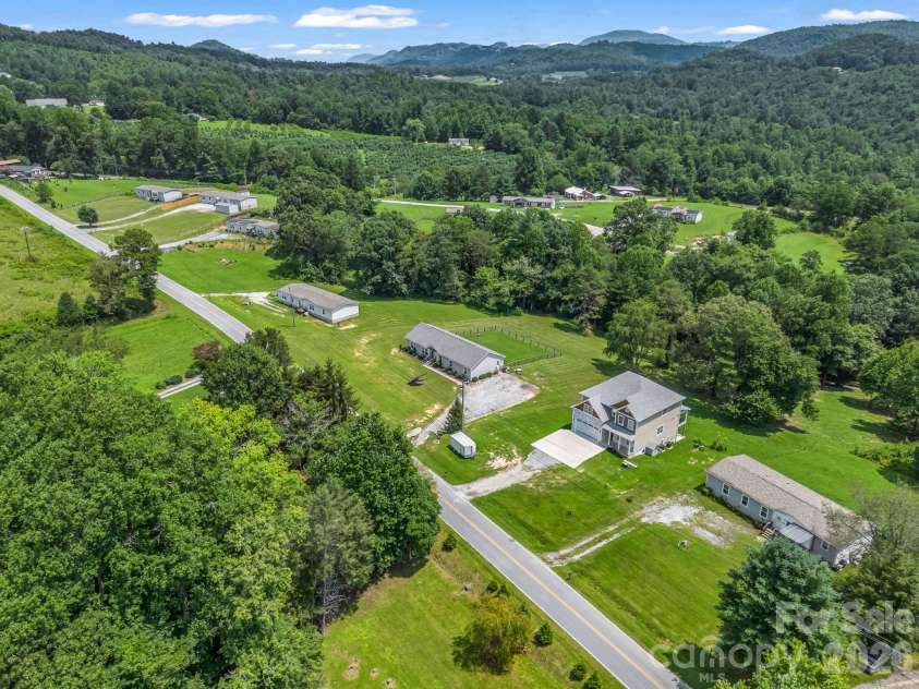 213 Big Oak Road, Hendersonville, NC 28792.  MLS# CAR4379139, YatesRealty ID 40398. 