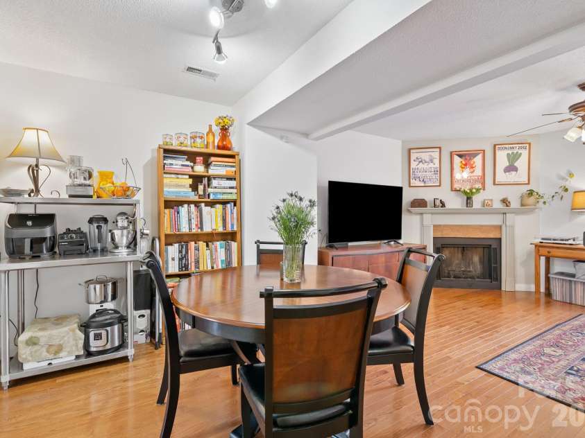 16 Spears Avenue, Asheville, NC 28801.  MLS# CAR4344321, YatesRealty ID 4040. Bright and Open