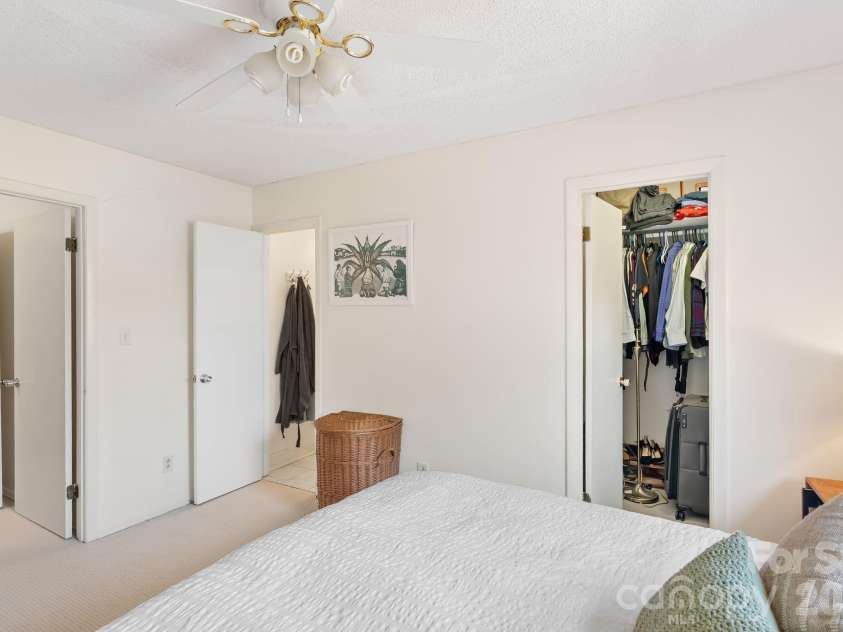 16 Spears Avenue, Asheville, NC 28801.  MLS# CAR4344321, YatesRealty ID 4040. Ensuite Bath + Walk-In Closet