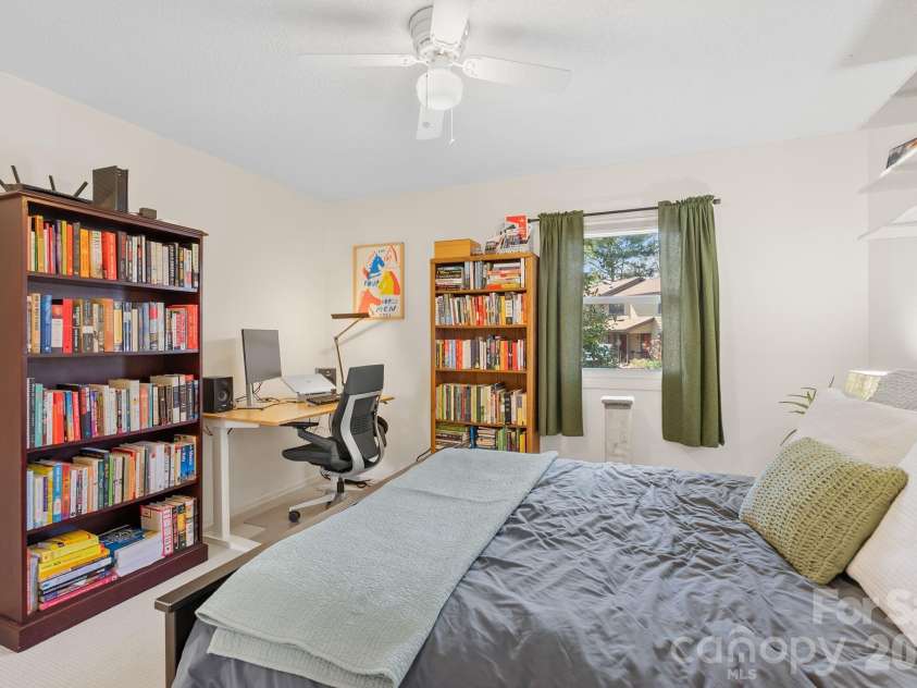 16 Spears Avenue, Asheville, NC 28801.  MLS# CAR4344321, YatesRealty ID 4040. Perfect for Guests or Office