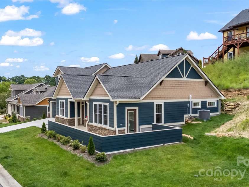 48 Creekside View Drive, Asheville, NC 28804.  MLS# CAR4046496, YatesRealty ID 4040. 