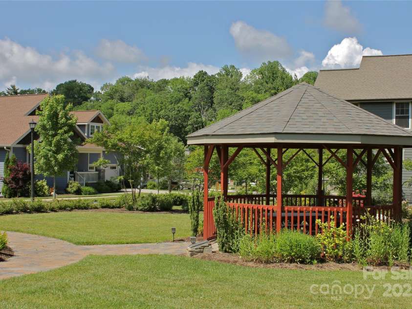 48 Creekside View Drive, Asheville, NC 28804.  MLS# CAR4046496, YatesRealty ID 4040. 