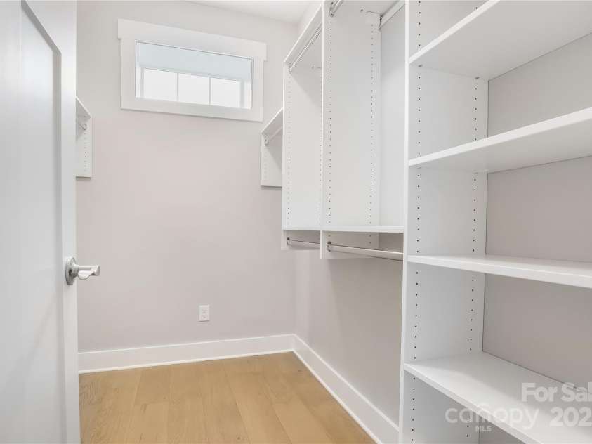 48 Creekside View Drive, Asheville, NC 28804.  MLS# CAR4046496, YatesRealty ID 4040. Primary closet