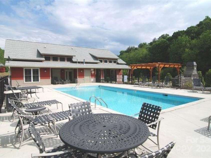 48 Creekside View Drive, Asheville, NC 28804.  MLS# CAR4046496, YatesRealty ID 4040. Swimming Pool