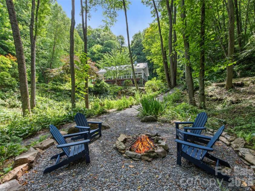 283 The High Road, Waynesville, NC 28786.  MLS# CAR4408195, YatesRealty ID 40400. 
