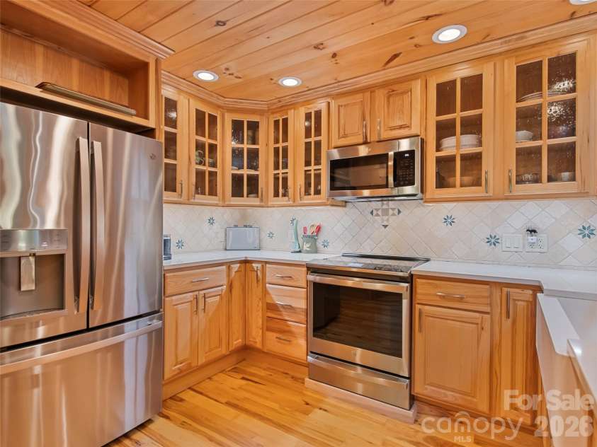 283 The High Road, Waynesville, NC 28786.  MLS# CAR4408195, YatesRealty ID 40400. 