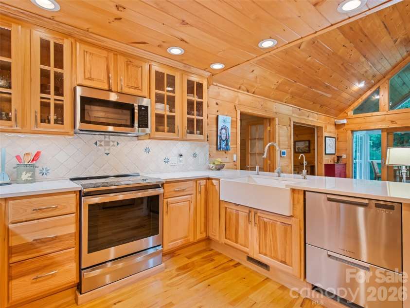 283 The High Road, Waynesville, NC 28786.  MLS# CAR4408195, YatesRealty ID 40400. 