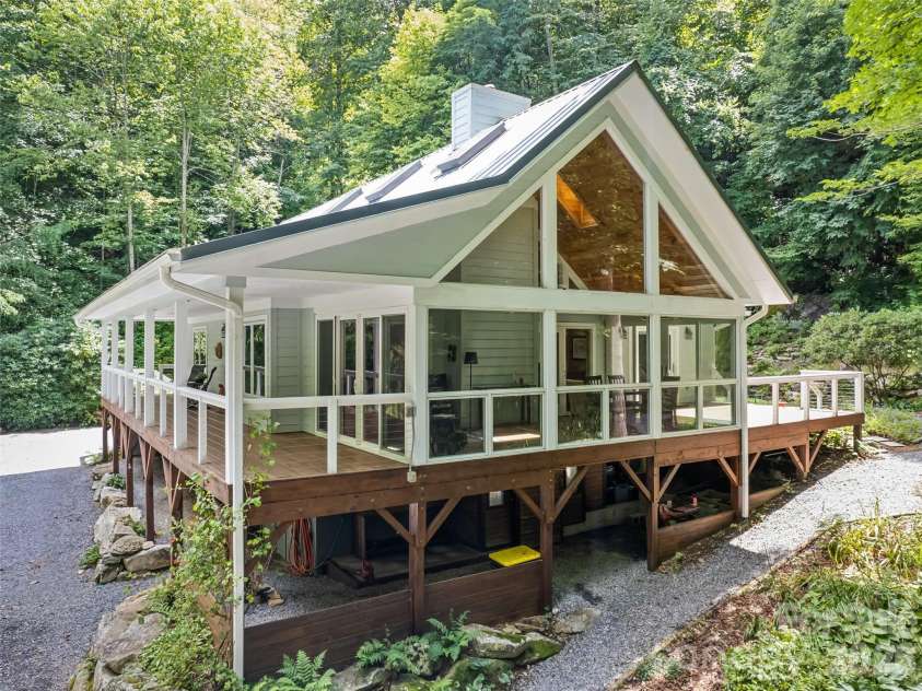 283 The High Road, Waynesville, NC 28786.  MLS# CAR4408195, YatesRealty ID 40400. 