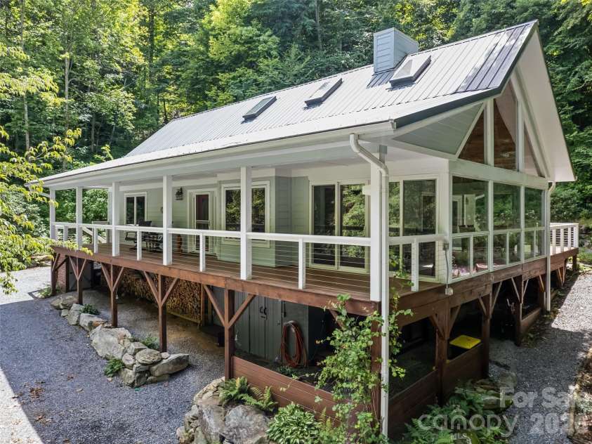 283 The High Road, Waynesville, NC 28786.  MLS# CAR4408195, YatesRealty ID 40400. 