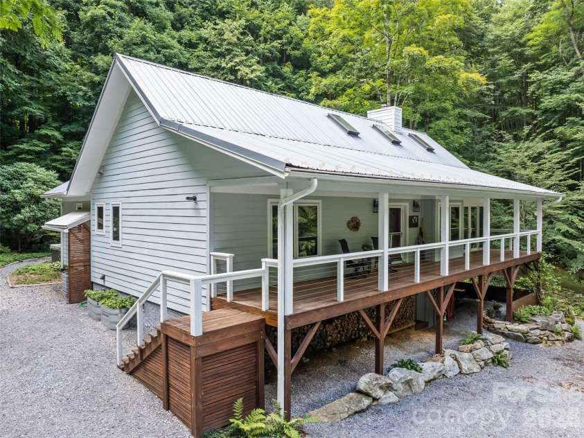 283 The High Road, Waynesville, NC 28786.  MLS# CAR4408195, YatesRealty ID 40400. 