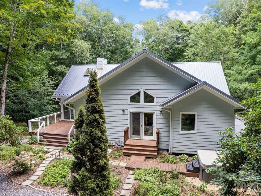 283 The High Road, Waynesville, NC 28786.  MLS# CAR4408195, YatesRealty ID 40400. 