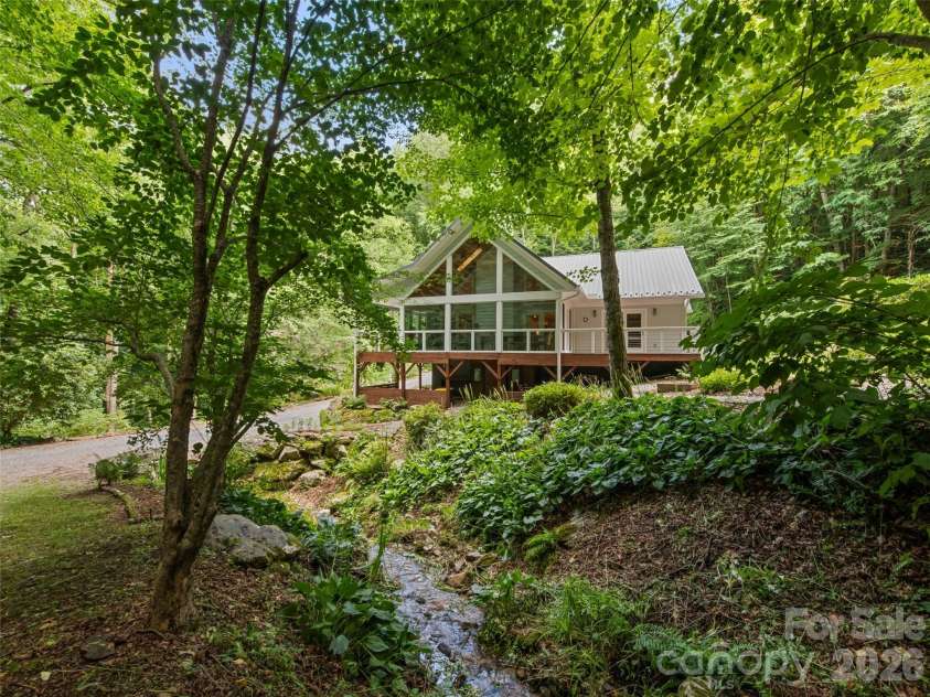 283 The High Road, Waynesville, NC 28786.  MLS# CAR4408195, YatesRealty ID 40400. 