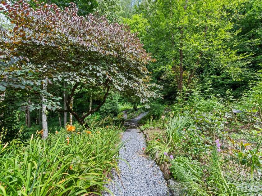 283 The High Road, Waynesville, NC 28786.  MLS# CAR4408195, YatesRealty ID 40400. 